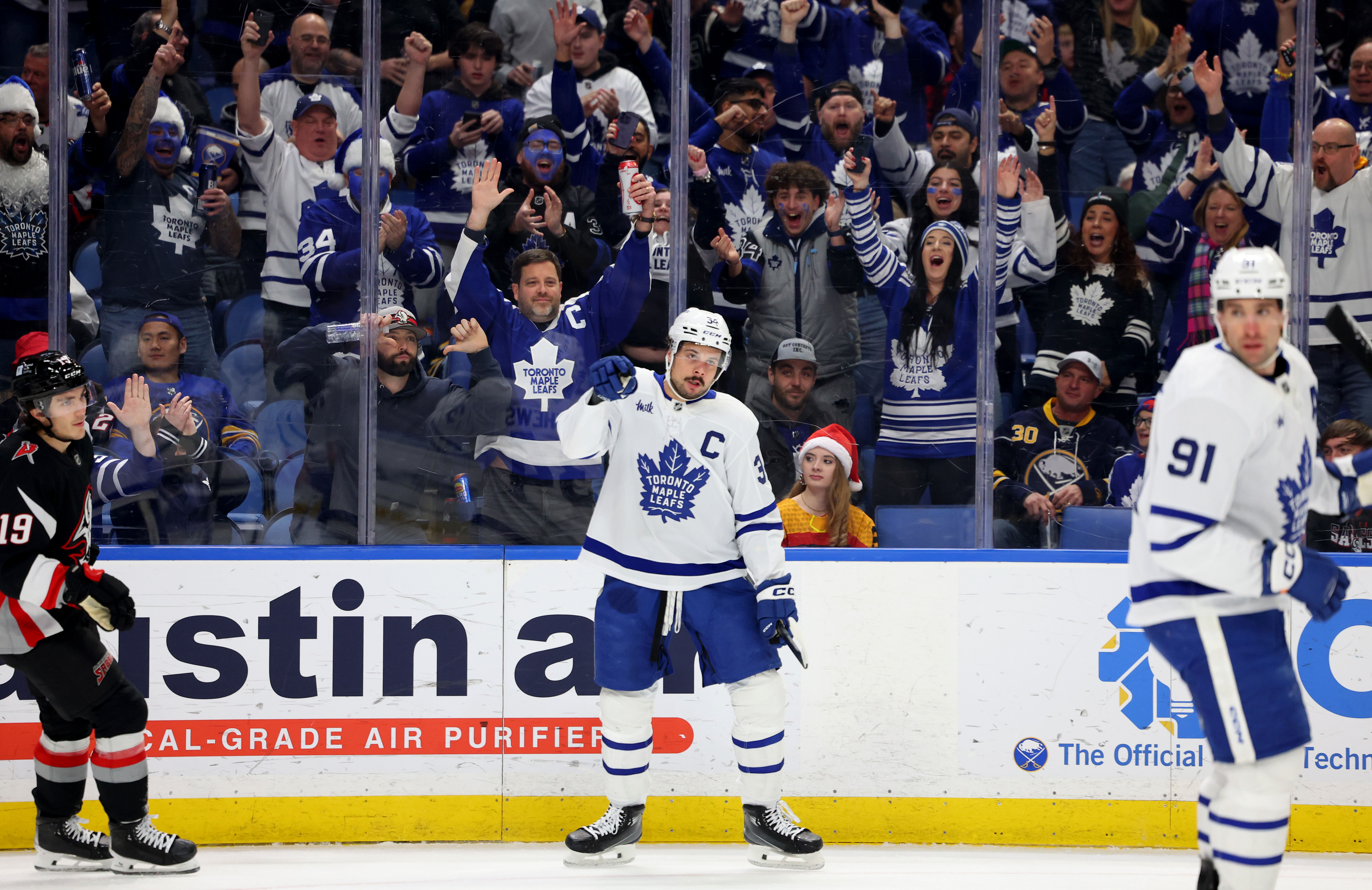 NHL: Toronto Maple Leafs at Buffalo Sabres - Source: Imagn