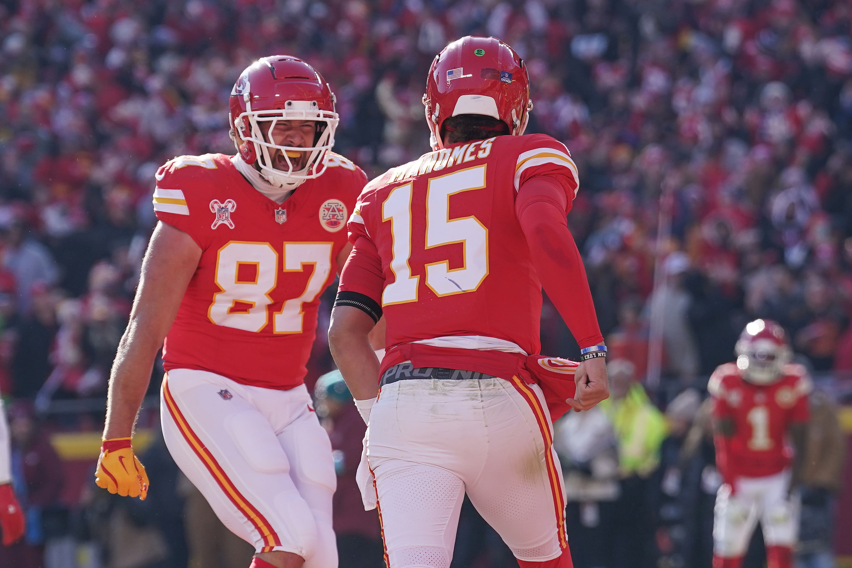 Travis Kelce and Patrick Mahomes react during play in the Kansas City Chiefs vs. Houston Texans NFL game. (Credits: IMAGN)