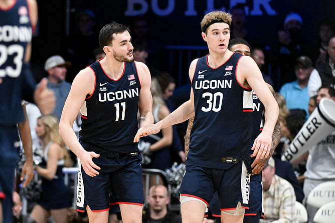 UConn freshman Liam McNeeley drops 1-word reaction for Alex Karaban’s competitive caption