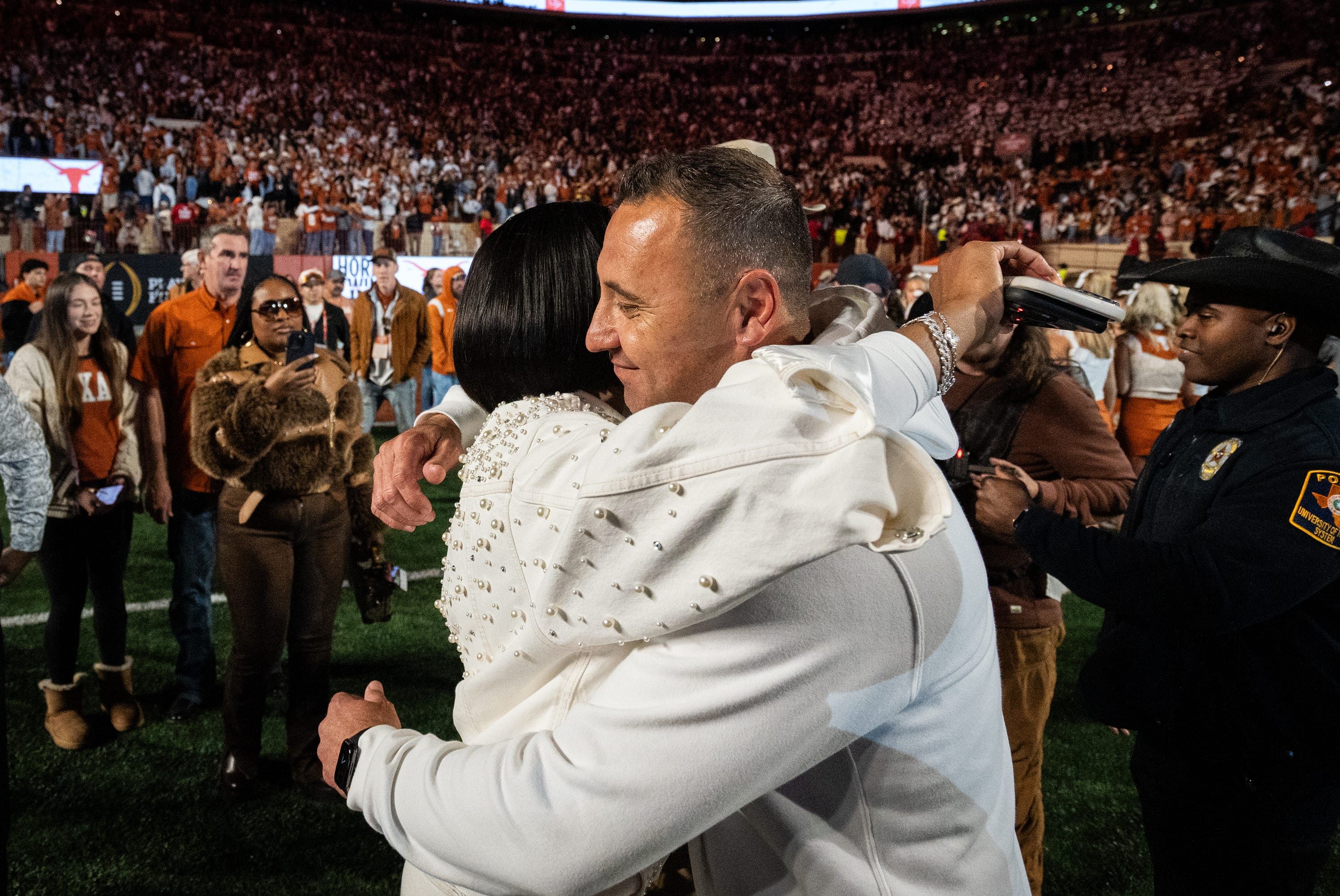 Steve Sarkisian shares heartwarming moment with wife Loreal after ...