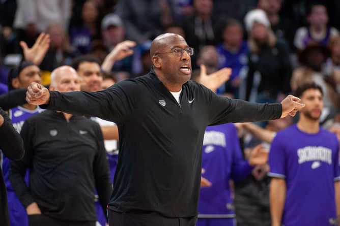 "We are cooked"- Kings fans in shambles after Mike Brown's firing faces stark criticism from 2020 Presidential Candidate