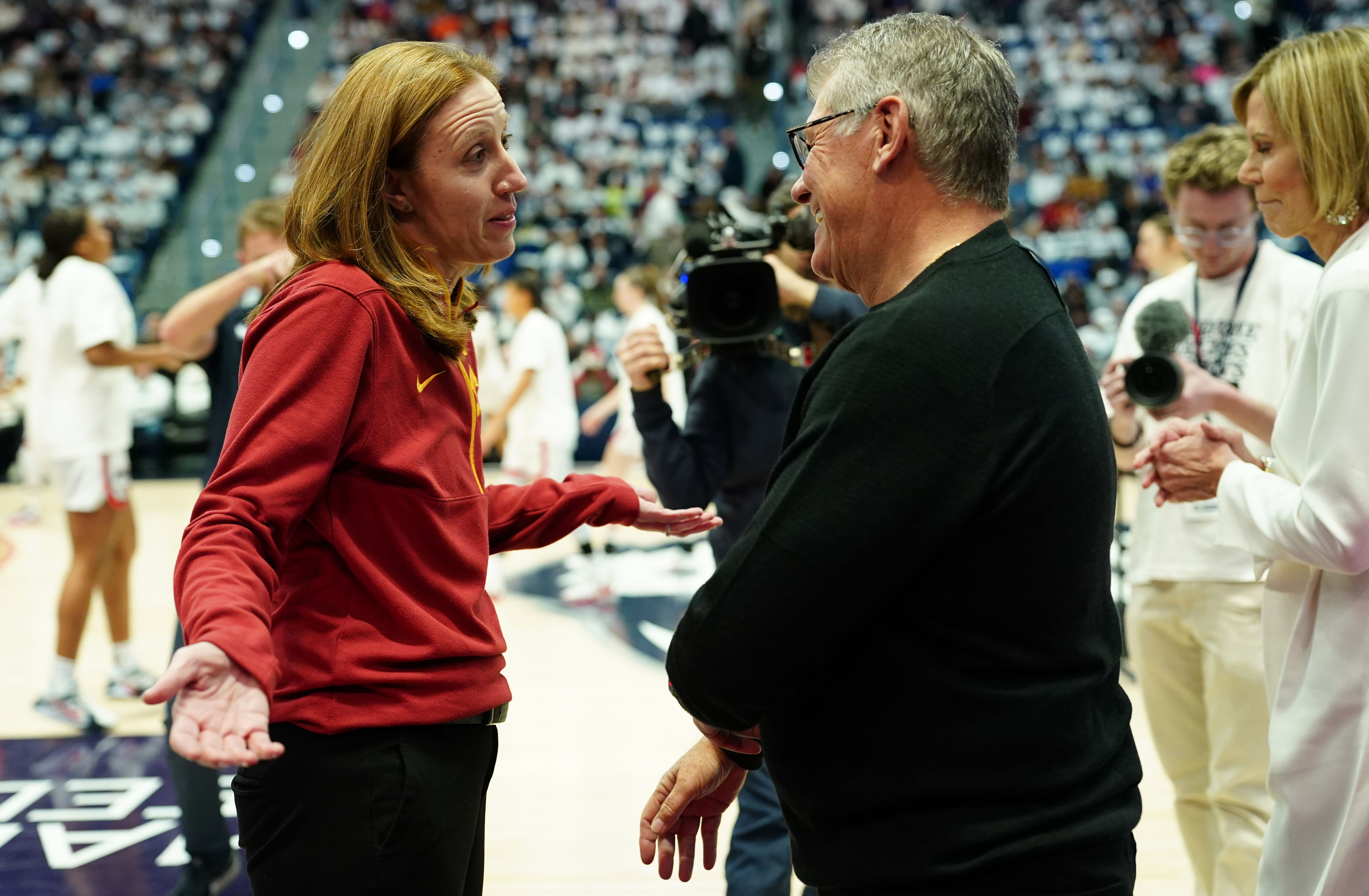 UConn Huskies head coach Geno Auriemma talks with USC Trojans head coach Lindsay Gottlieb before the start of the game at XL Center. Photo: Imagn