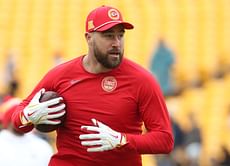 WATCH: Travis Kelce honors Tony Gonzalez celebration after breaking former Chiefs tight end's TD record