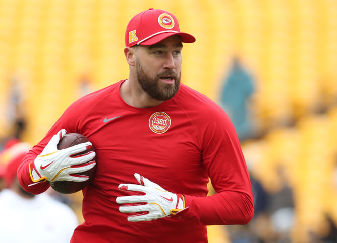 WATCH: Travis Kelce honors Tony Gonzalez celebration after breaking former Chiefs tight end's TD record