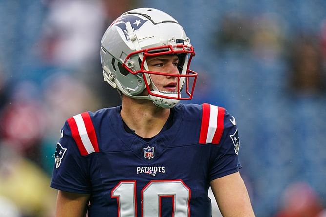 What happened to Drake Maye? Patriots QB heads to medical tent after shot to head