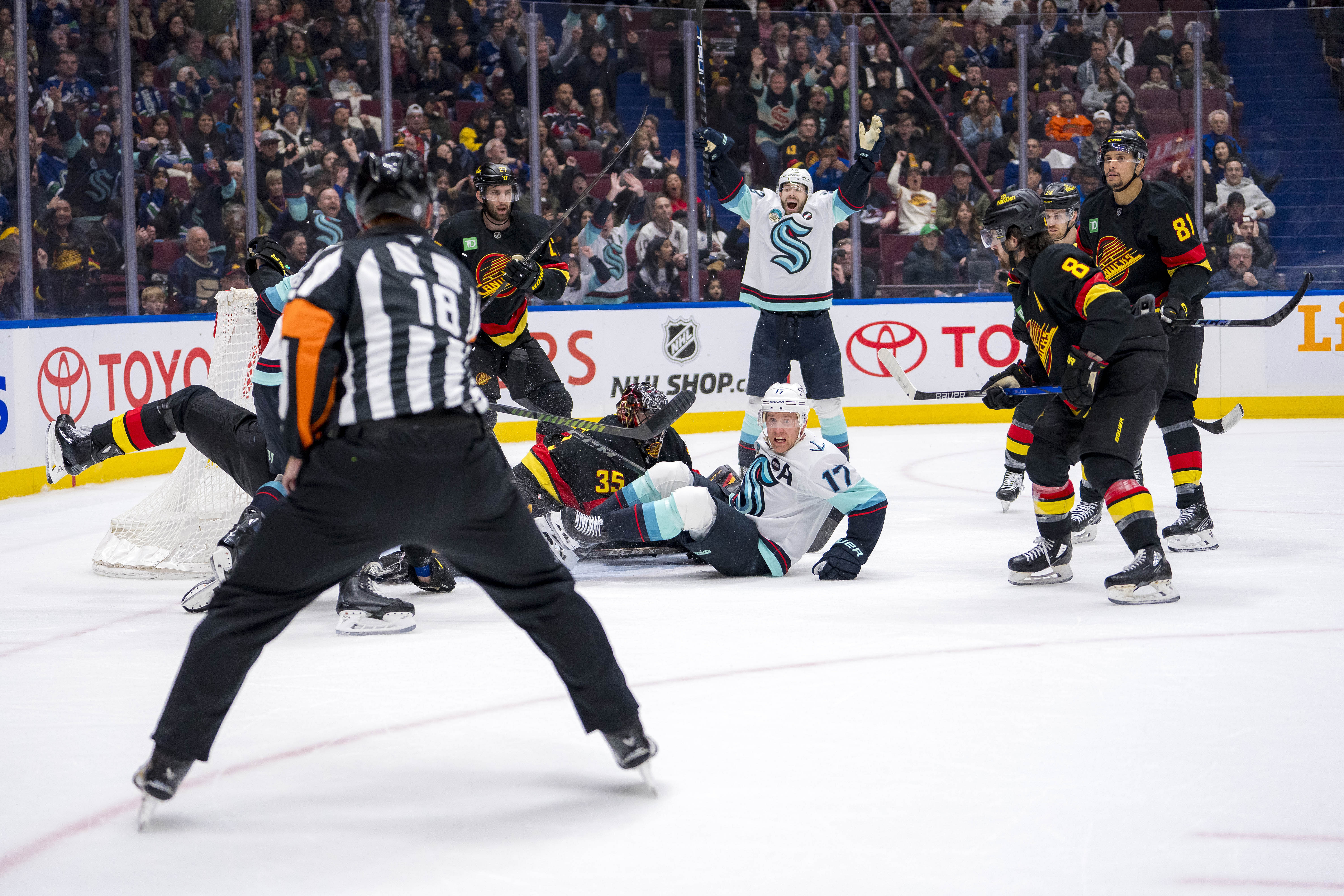 NHL: Seattle Kraken at Vancouver Canucks - Source: Imagn