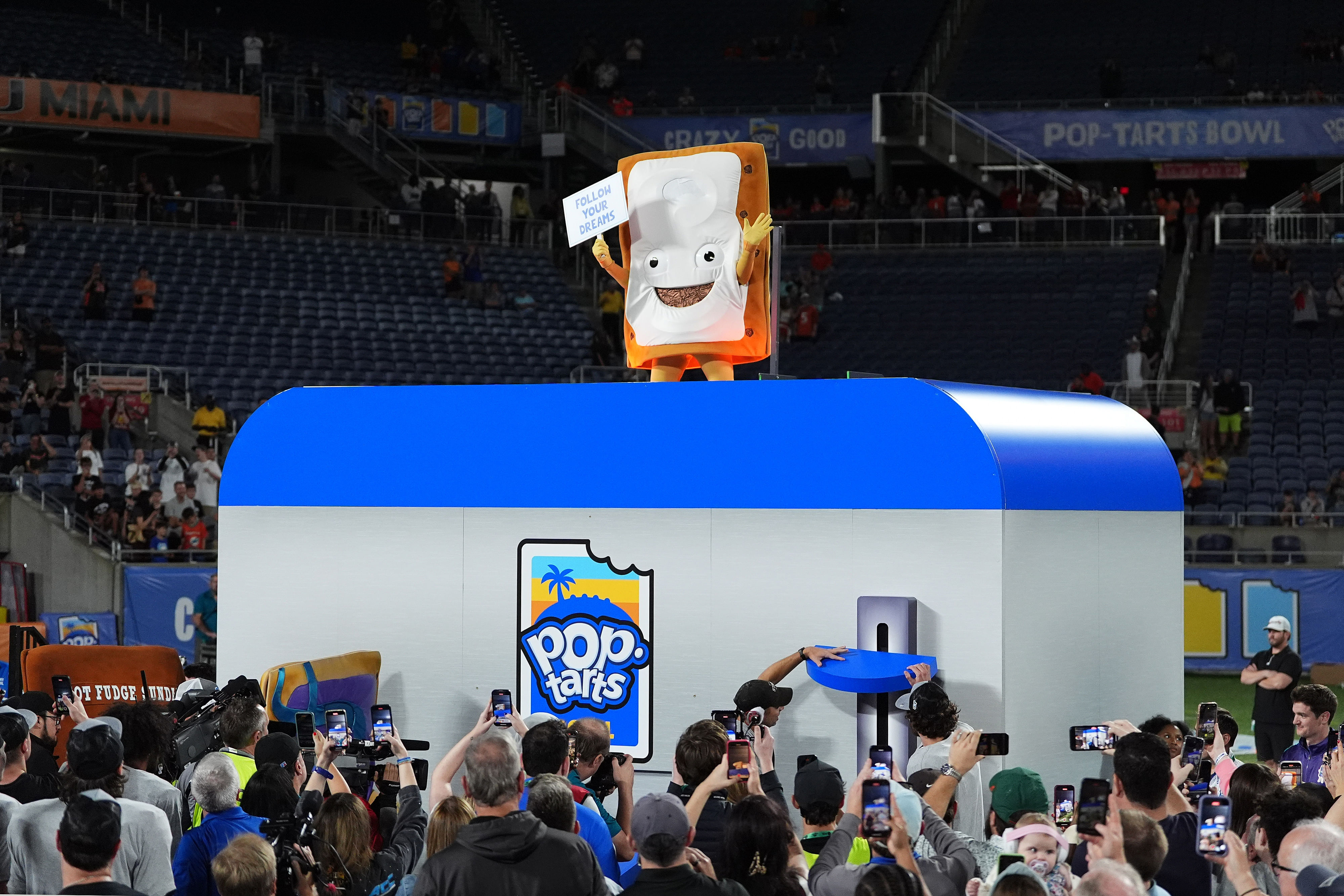 NCAA Football: Pop Tarts Bowl-Iowa State at Miami - Source: Imagn