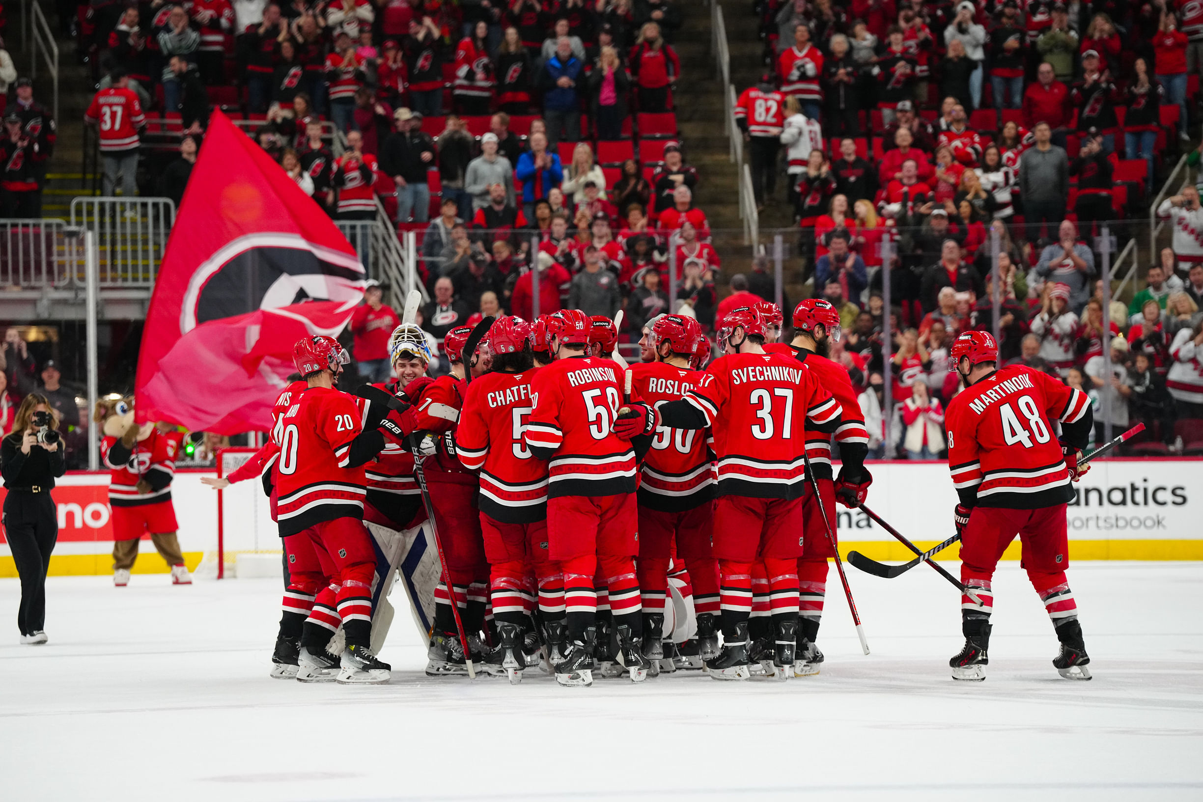 NHL: New Jersey Devils at Carolina Hurricanes - Source: Imagn