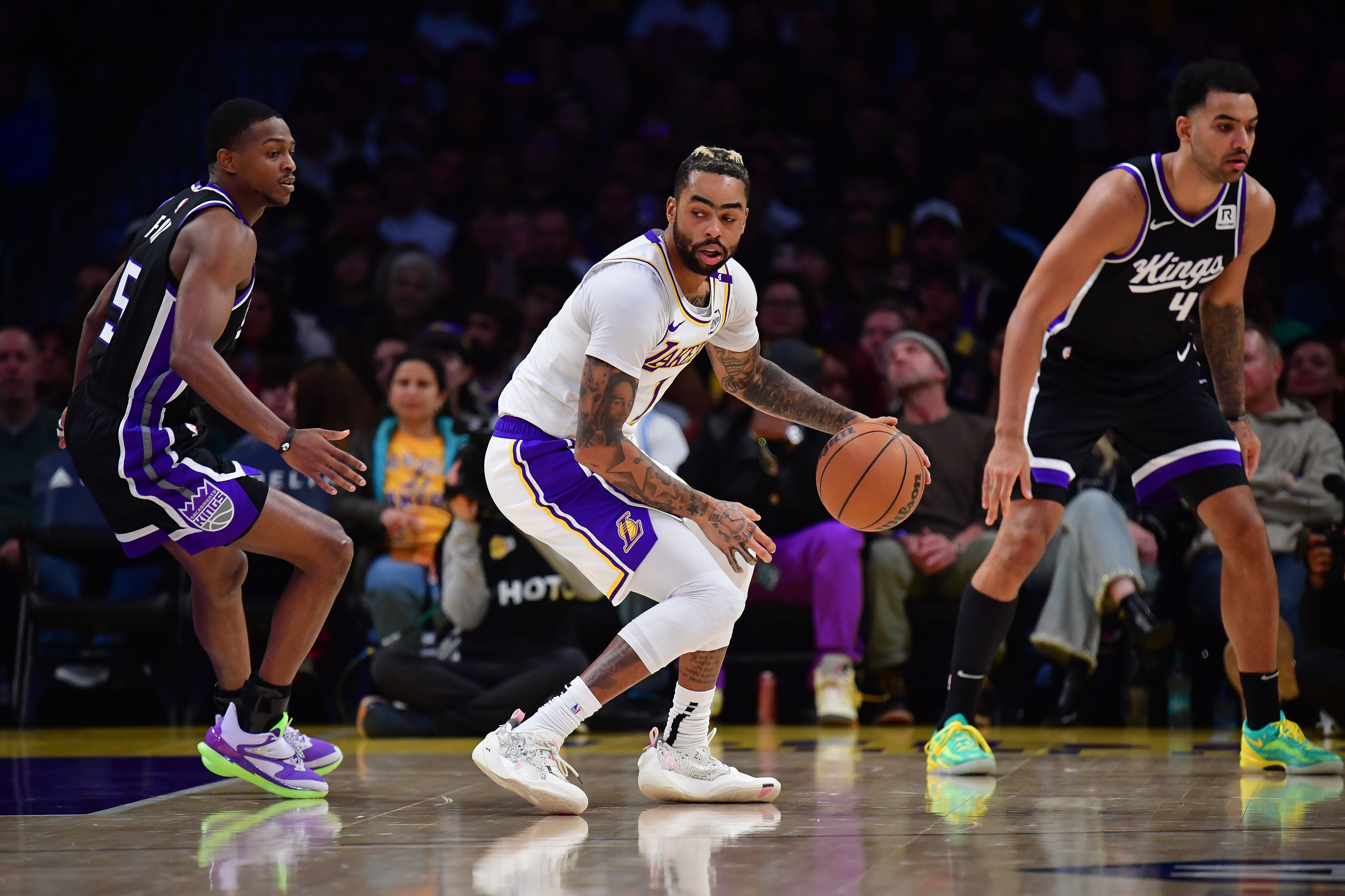 D&#039;Angelo Russell (1) moves the ball against Sacramento Kings guard De&#039;Aaron Fox (5) - Source: Imagn