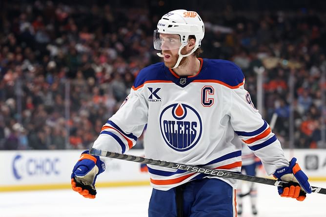 Connor McDavid makes his feelings about Oilers mom's trip to California extremely clear