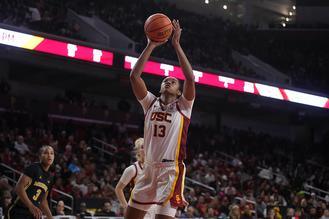 Kiki Iriafen drops 3-word reaction as USC teammate Rayah Marshall pulls off tough move