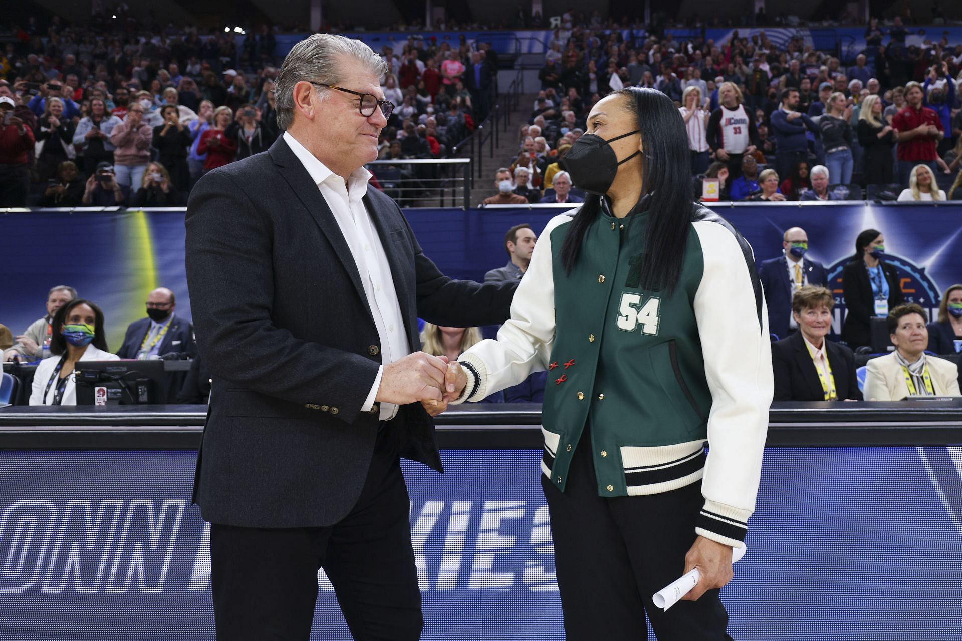 Dawn Staley (right)