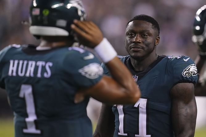 "Things have changed" - Eagles DE points out beef between Jalen Hurts and A.J. Brown amid winning streak