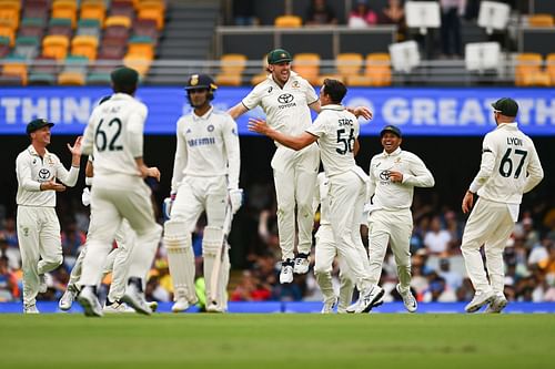 Australia celebrate Shubman Gill's wicket. (Credits: Getty)
