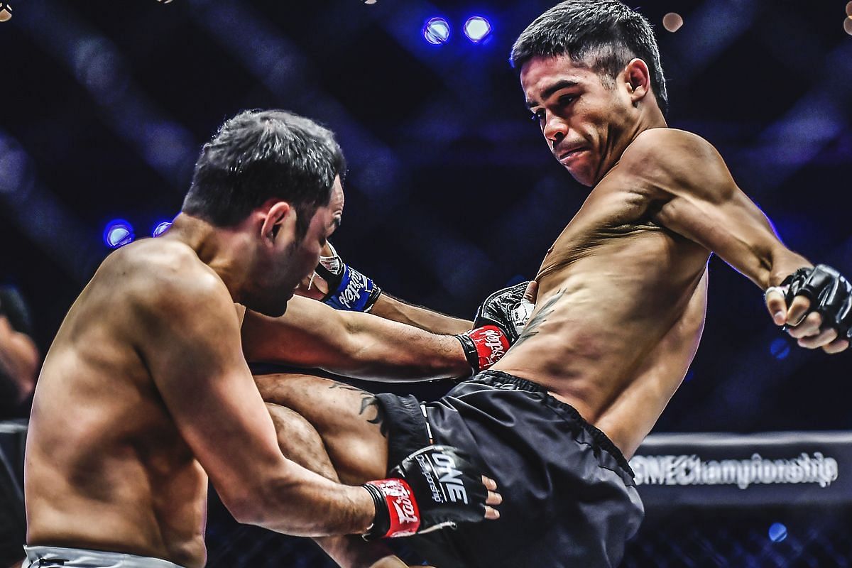 Danial Williams fighting Dejdamrong | Image credit: ONE Championship