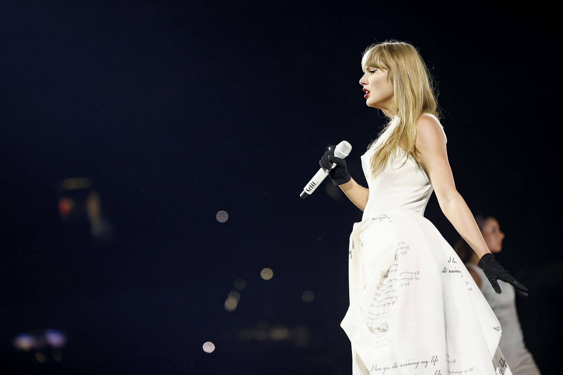 Taylor Swift performs onstage during &quot;Taylor Swift | The Eras Tour&quot; at Rogers Centre (Image via Getty)