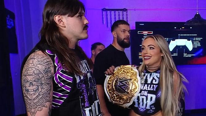 Judgment Day member seemingly confirms plans to quit the group; spotted talking to Nick Aldis on SmackDown