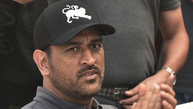 MS Dhoni को लेकर बड़ा विवाद आया सामने, पूर्व भारतीय कप्तान के खिलाफ बैठेगी जांच
