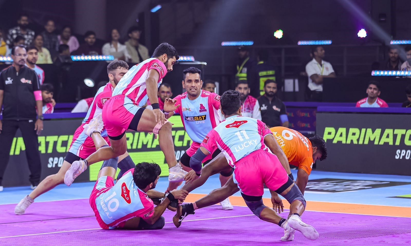 सुरजीत सिंह अभी तक पीकेएल ट्रॉफी नहीं जीत पाए हैं (Photo Credit - @JaipurPanthers)