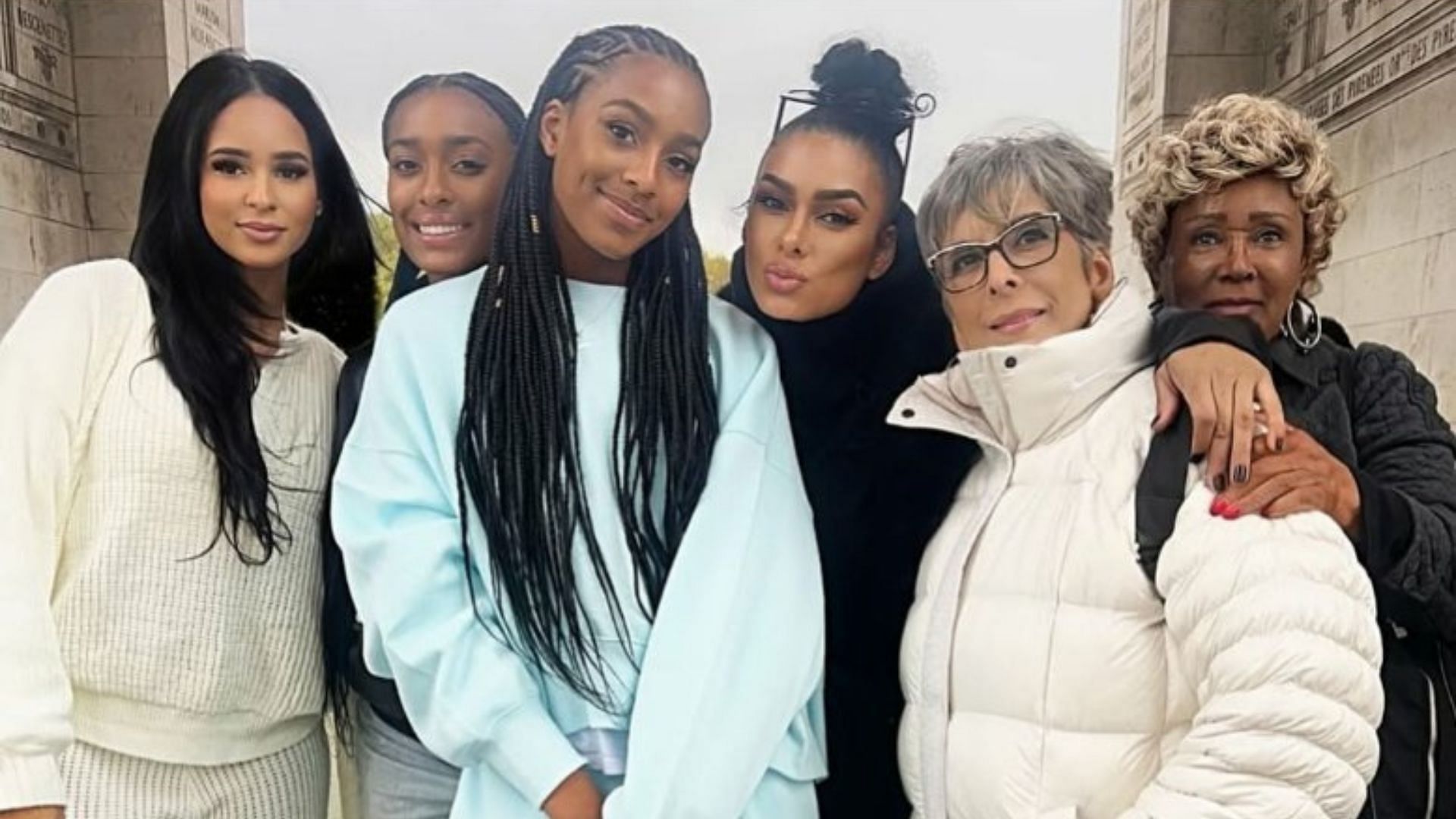 Laura Govan shares a photo of her and Hamiley Arenas hanging out with their family on Instagram. Source: Instagram/@lauramgovan