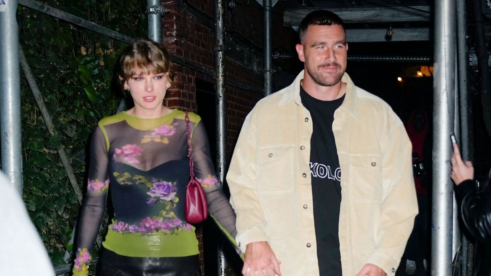 Travis Kelce with girlfriend Taylor Swift (Image Source: Getty)