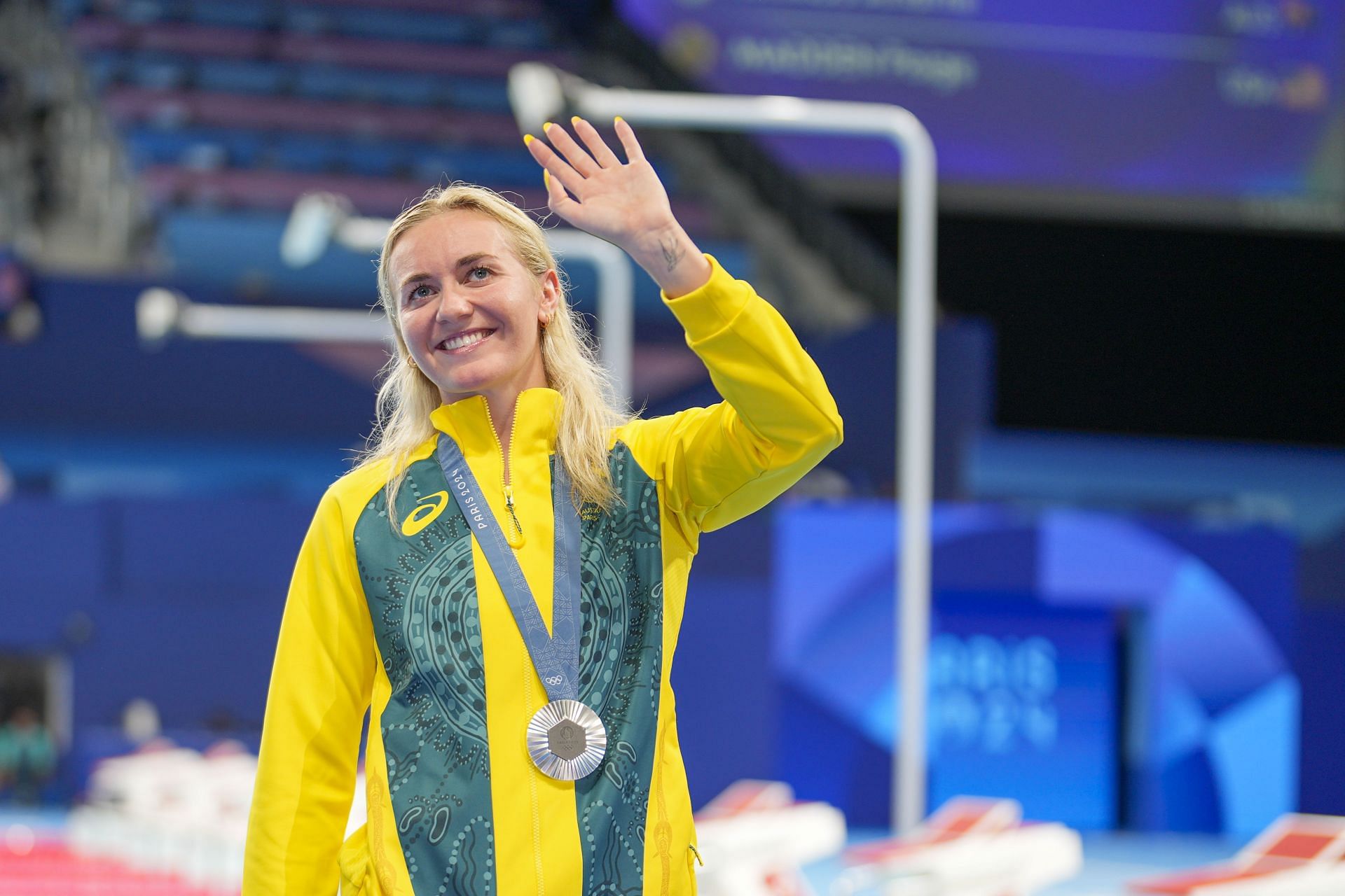 Ariarne Titmus celebrating with her Women&#039;s 800m silver medal on the 8th day of the 2024 Paris Olympics (Image via: Getty Images)