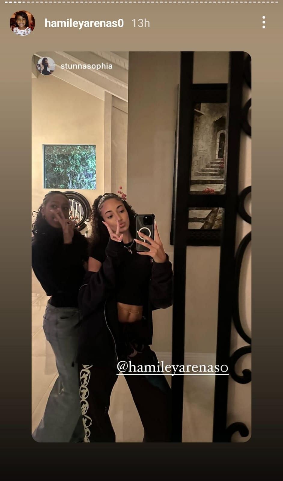 Hamiley Arenas and Sophia Pippen taking a selfie. Image source: instagram.com/hamileyarenas0