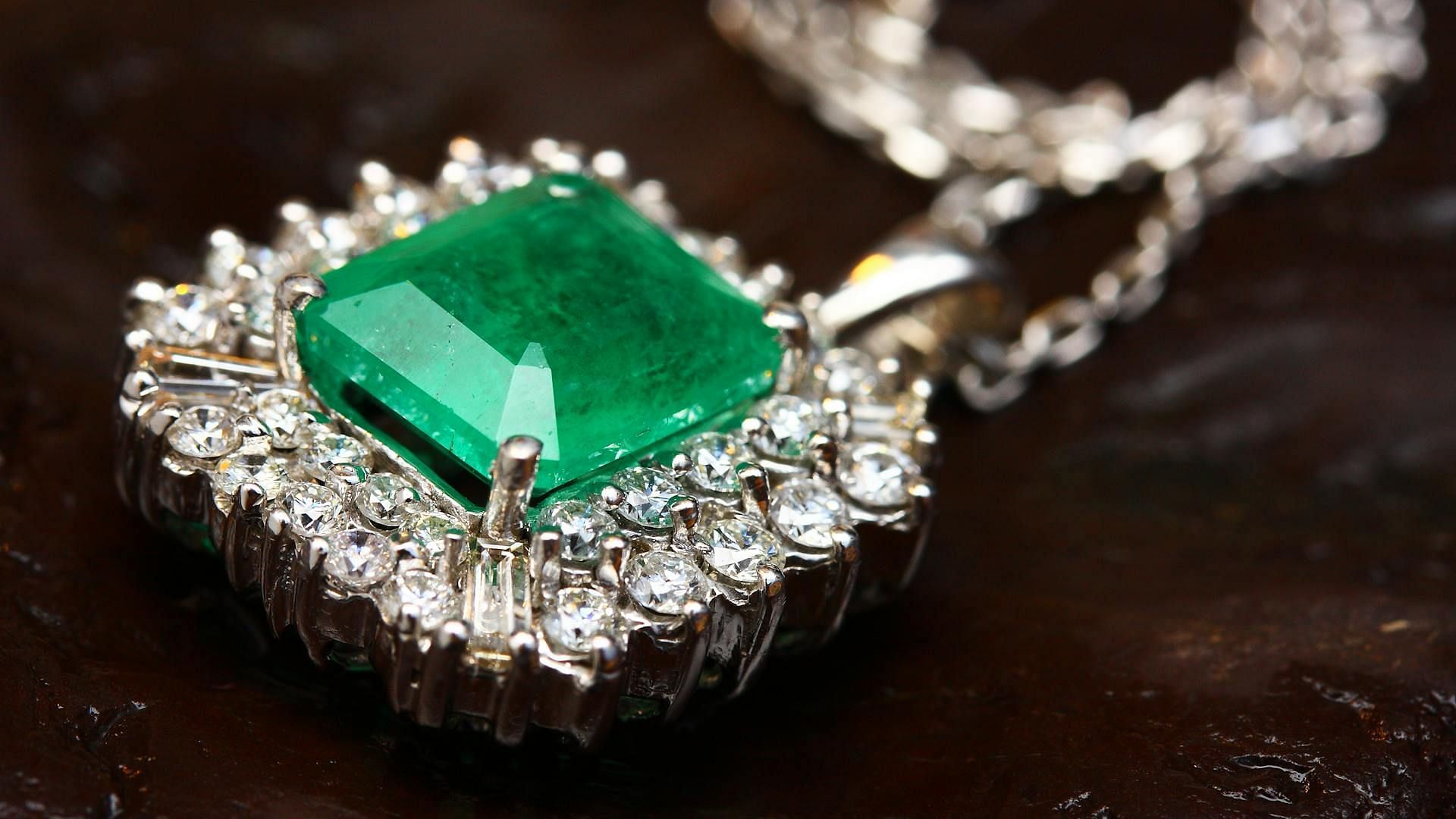 Charles Sobhraj frauded civilians by disguising as a wealthy gem merchant (Image via Pexels)