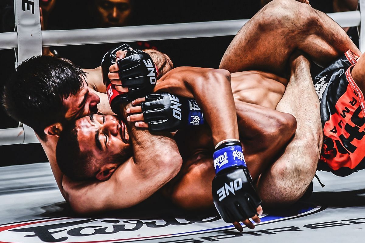 Halil Amir fighting Maurice Abevi | Image credit: ONE Championship