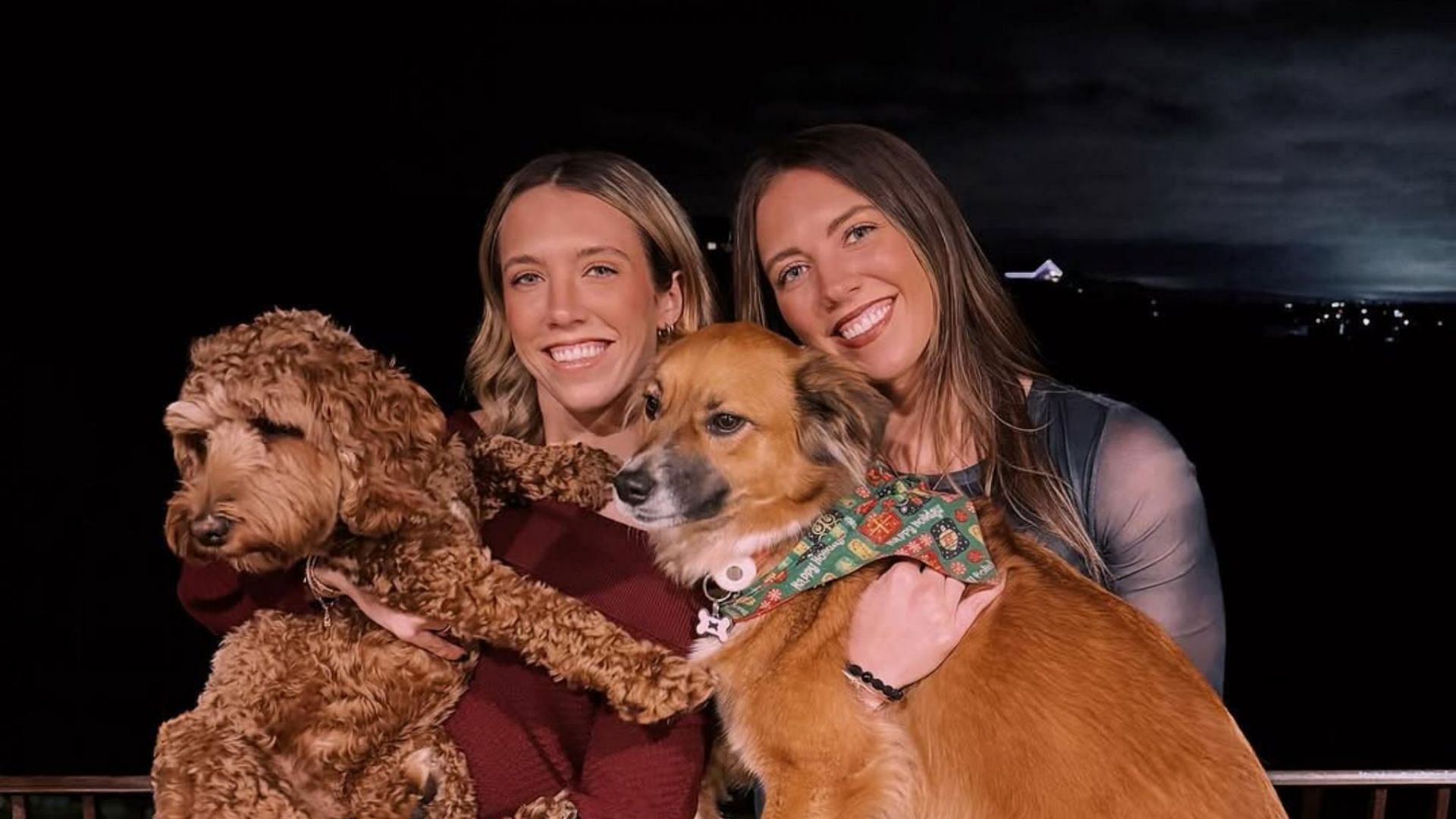 Lexie Hull and twin sister Lacie all smiles with their dogs in adorable holiday post (Photo from Lacie