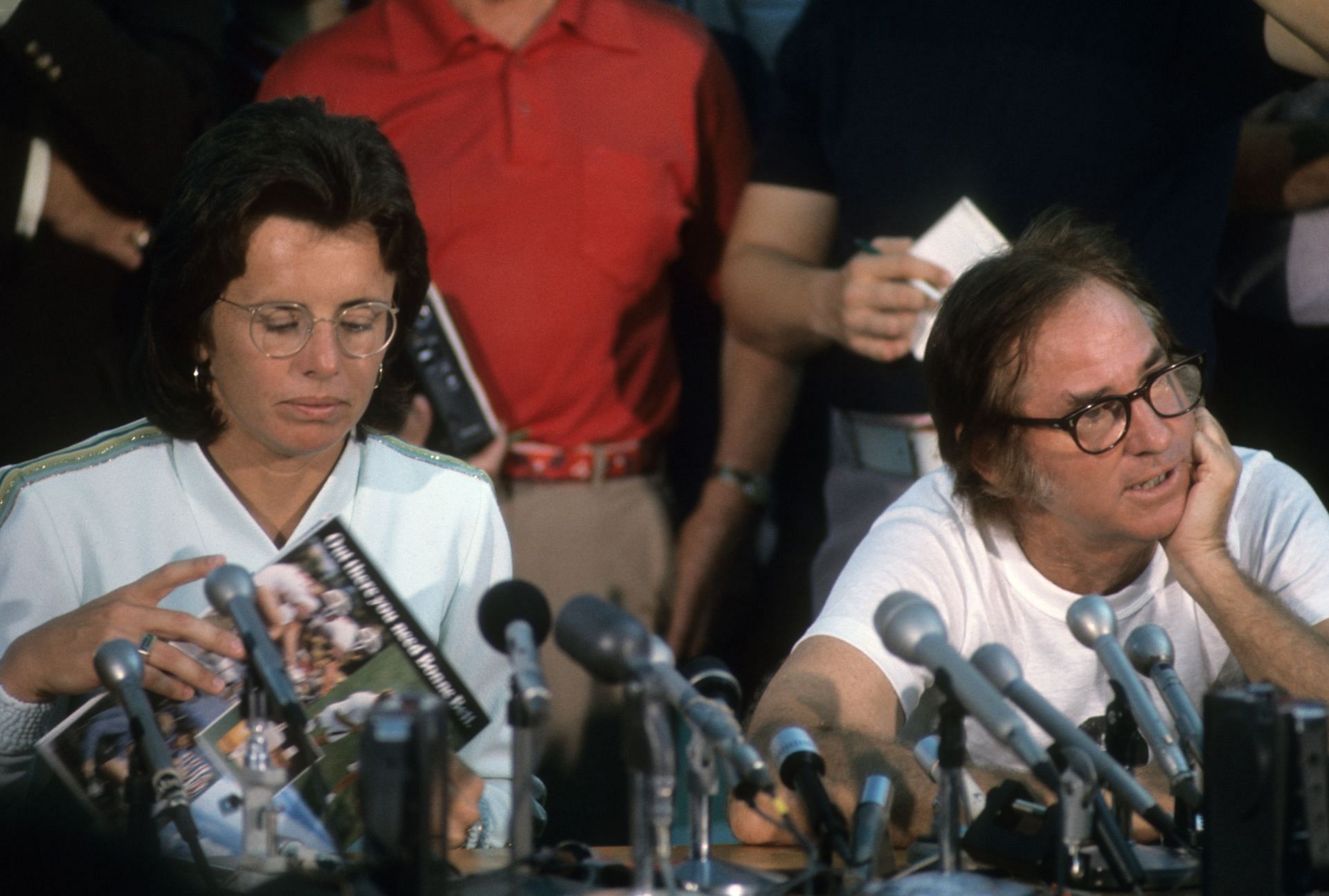 Billie Jean King (L) and Bobby Riggs ahead of the Battle of the Sexes (Image: Getty)