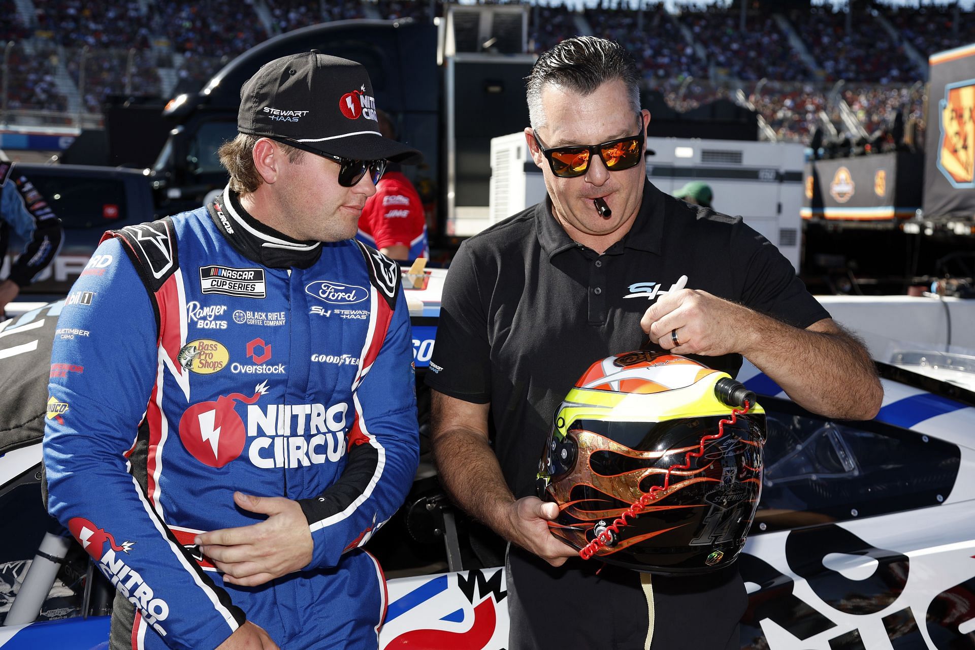 Stewart-Haas Racing co-owner, Tony Stewart (R) signs the helmet of Noah Gragson prior to the NASCAR Cup Series Championship Race at Phoenix Raceway - Source: Getty