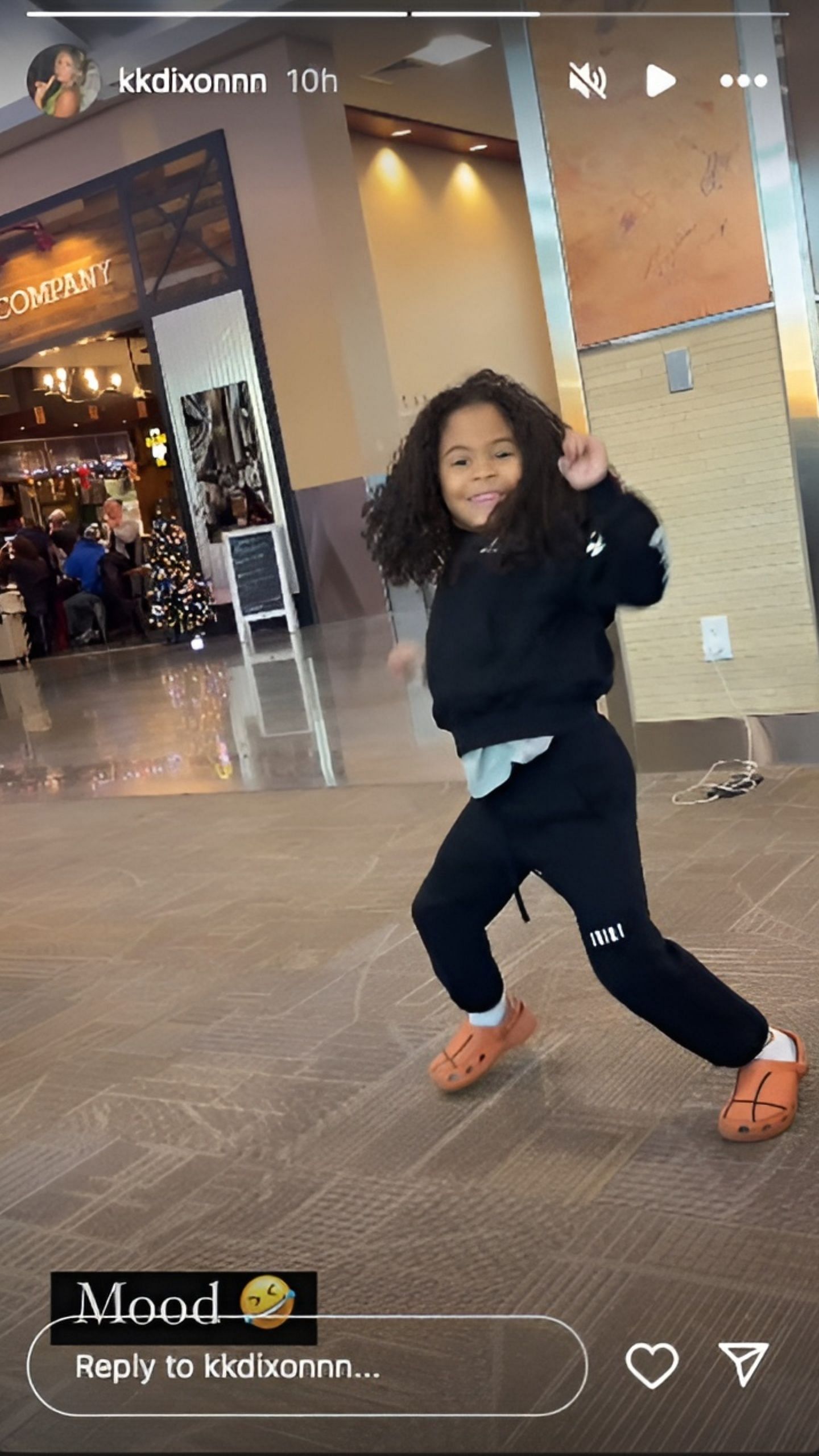 Kaari showing her dance moves [Credit: IG/@kkdixonnn]