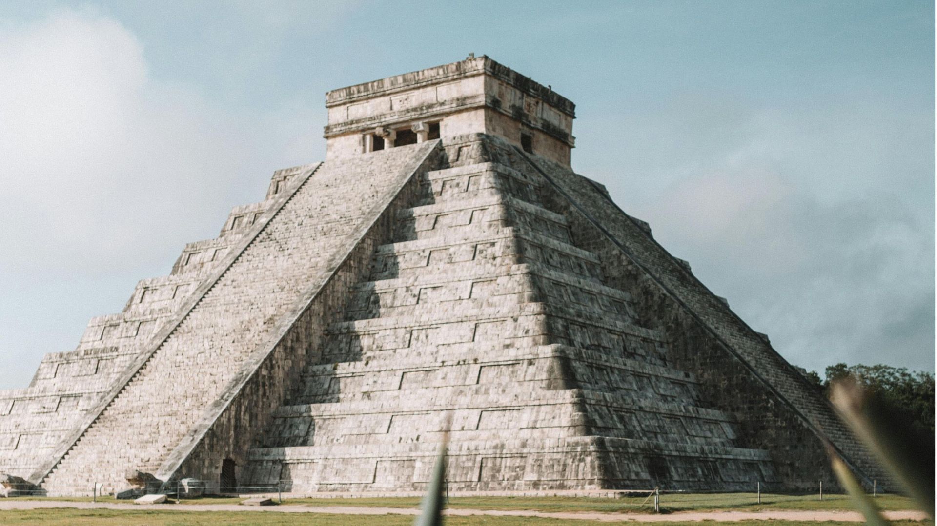 Aztec architecture (image via pexels) 