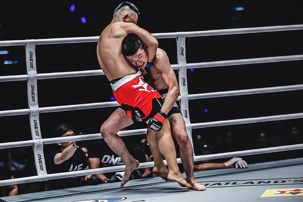 Shinya Aoki fighting Ev Ting | Image credit: ONE Championship