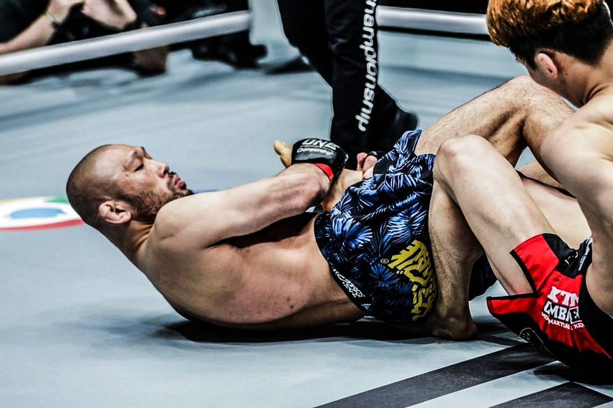 Masakazu Imanari fighting inside the ring | Image credit: ONE Championship