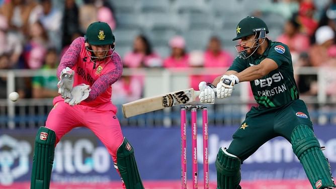 SA vs PAK मैच के दौरान घटी अद्भुत घटना, स्टेडियम में महिला ने दिया बच्चे को जन्म; फैंस हुए हैरान