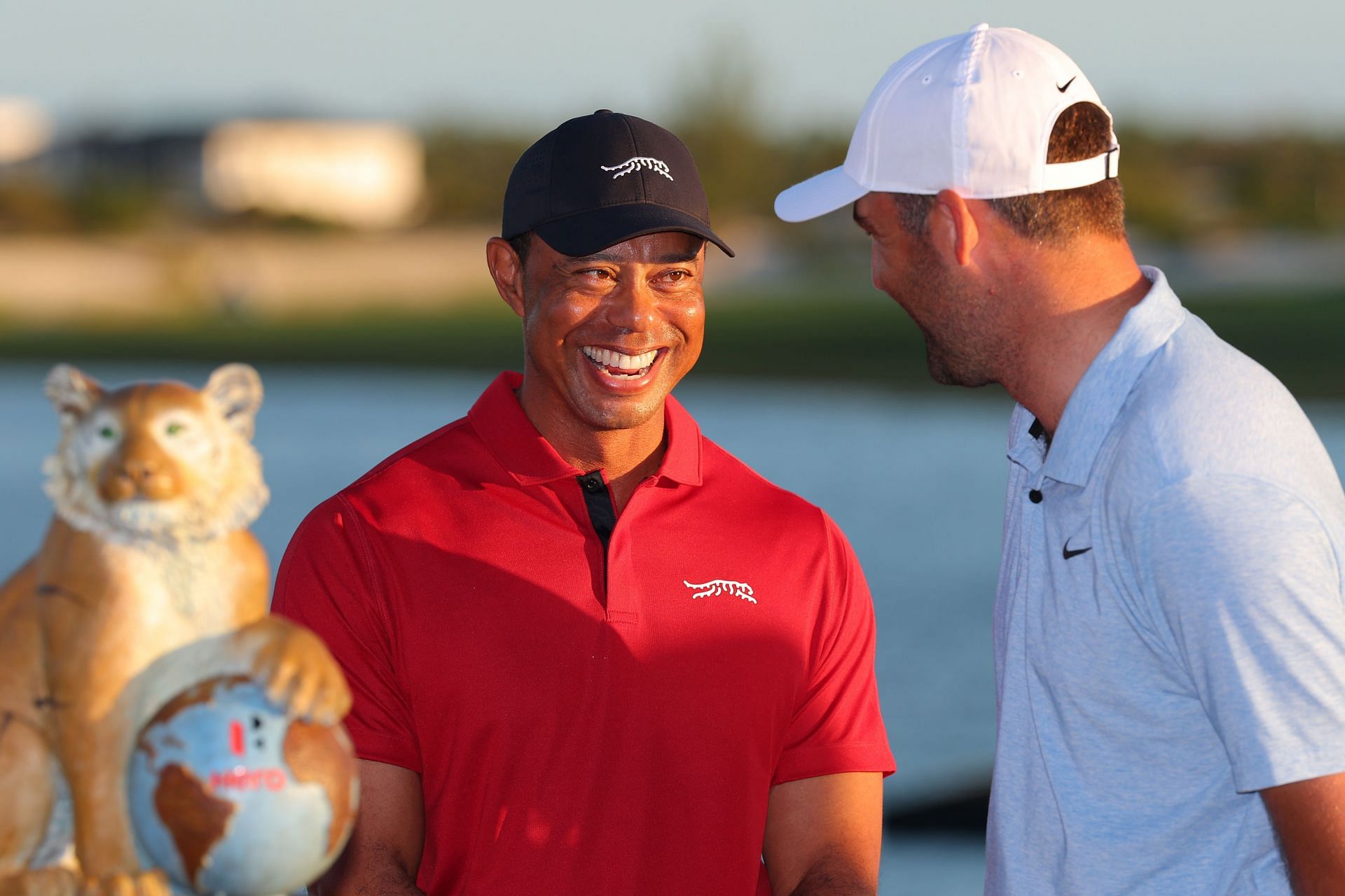 WATCH Tiger Woods commentates while Scottie Scheffler delivers a dart