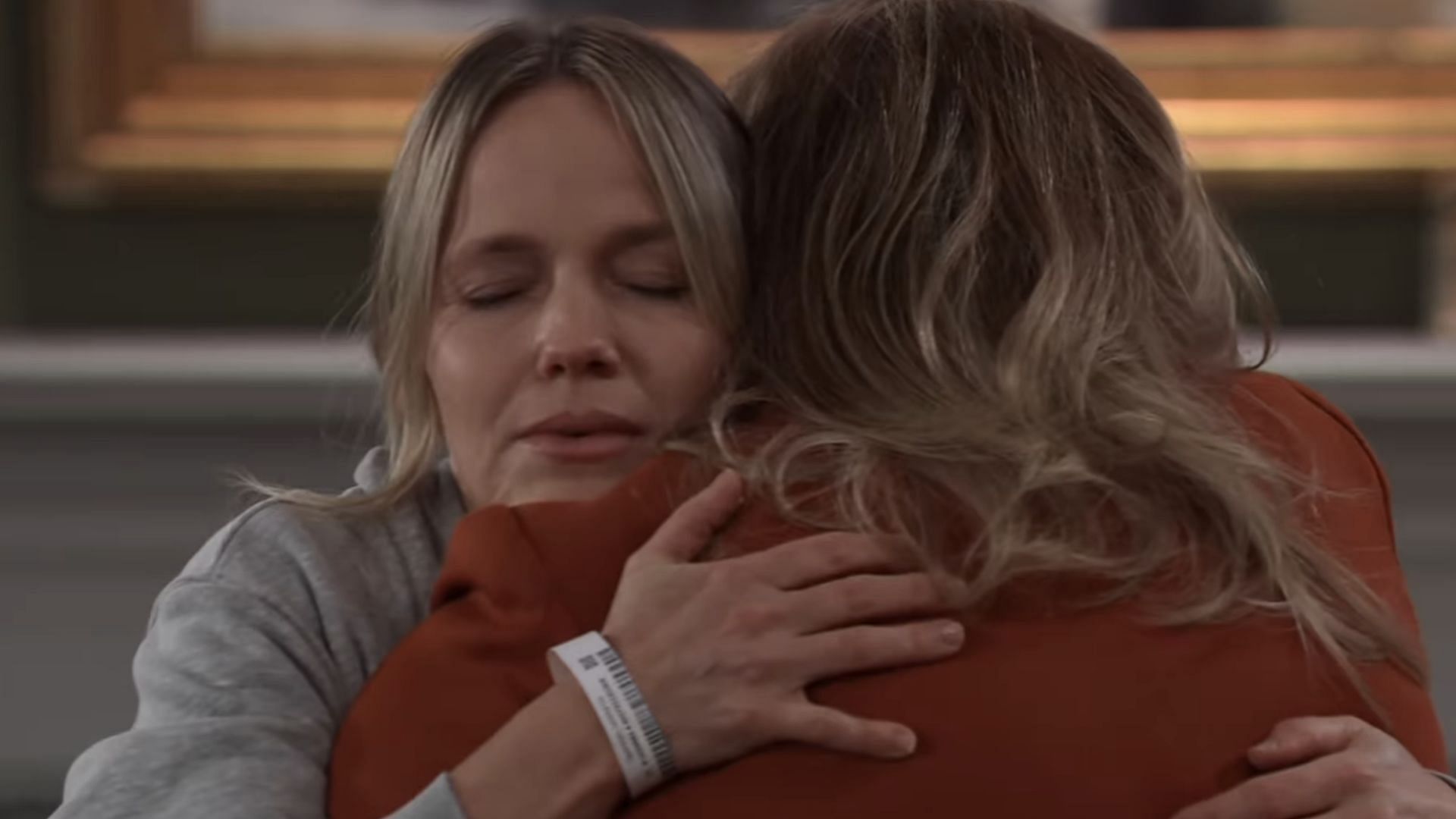 Lulu hugging Laura (Image via Instagram / generalhospitalabc)