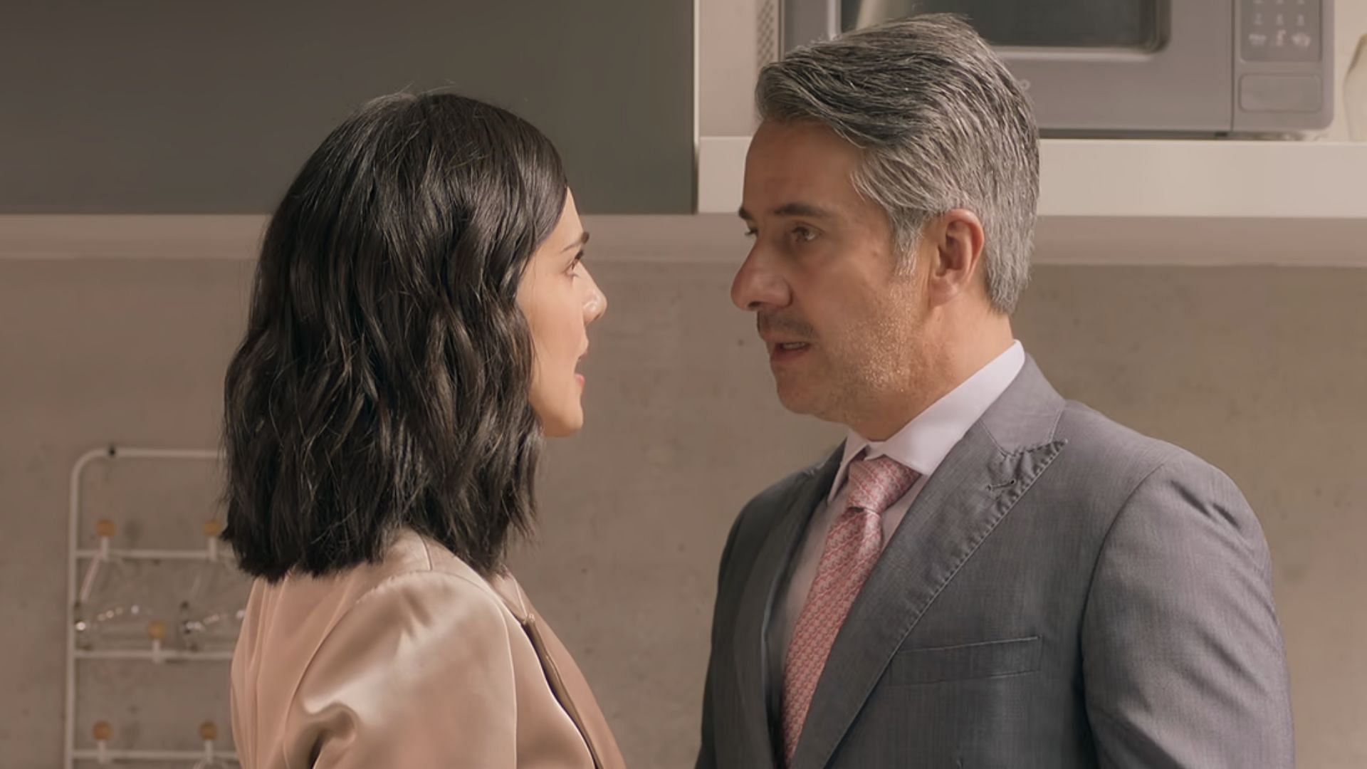 Jimena and Rogelio (Image via Netflix)