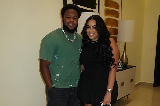 Vladimir Guerrero Jr.'s wife Nathalie drops new mirror selfie in sporty-chic high-waist leggings with zip-through cropped hoodie