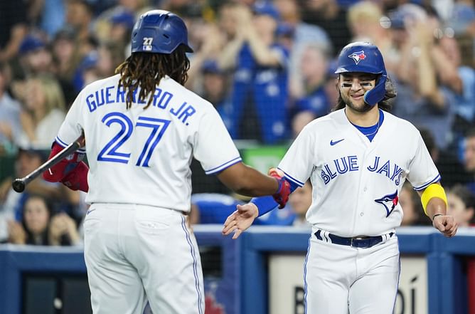 Vladimir Guerrero Jr. reacts to Blue Jays teammate Bo Bichette debuting fresh look at UFC Tampa