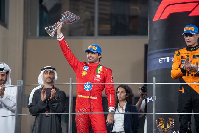 "You are an extraordinary ambassador for the prancing horse": Carlos Sainz sifts through the special Ferrari tribute for him