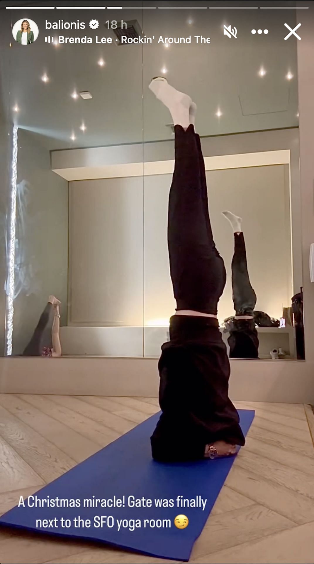 Amanda Balionis does yoga at the San Francisco International Airport (via Instagram @balionis)