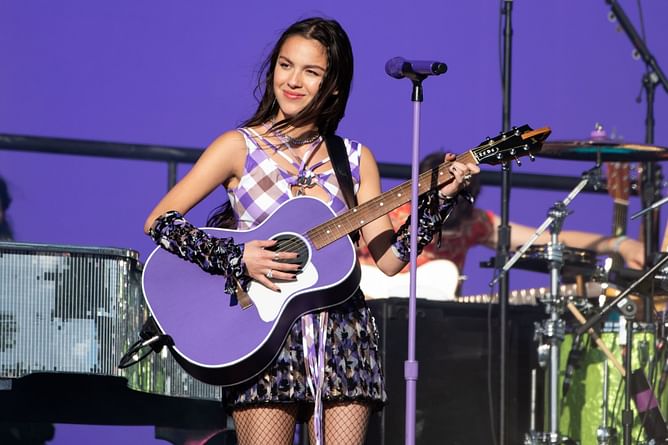 "Always on the right side of history" - Fans react as Olivia Rodrigo donates over $2M from GUTS tour to non-profits supporting women