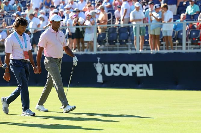 Reporter comments on Tiger Woods' injury after 15x Major winner appears with son Charlie at PNC Championship