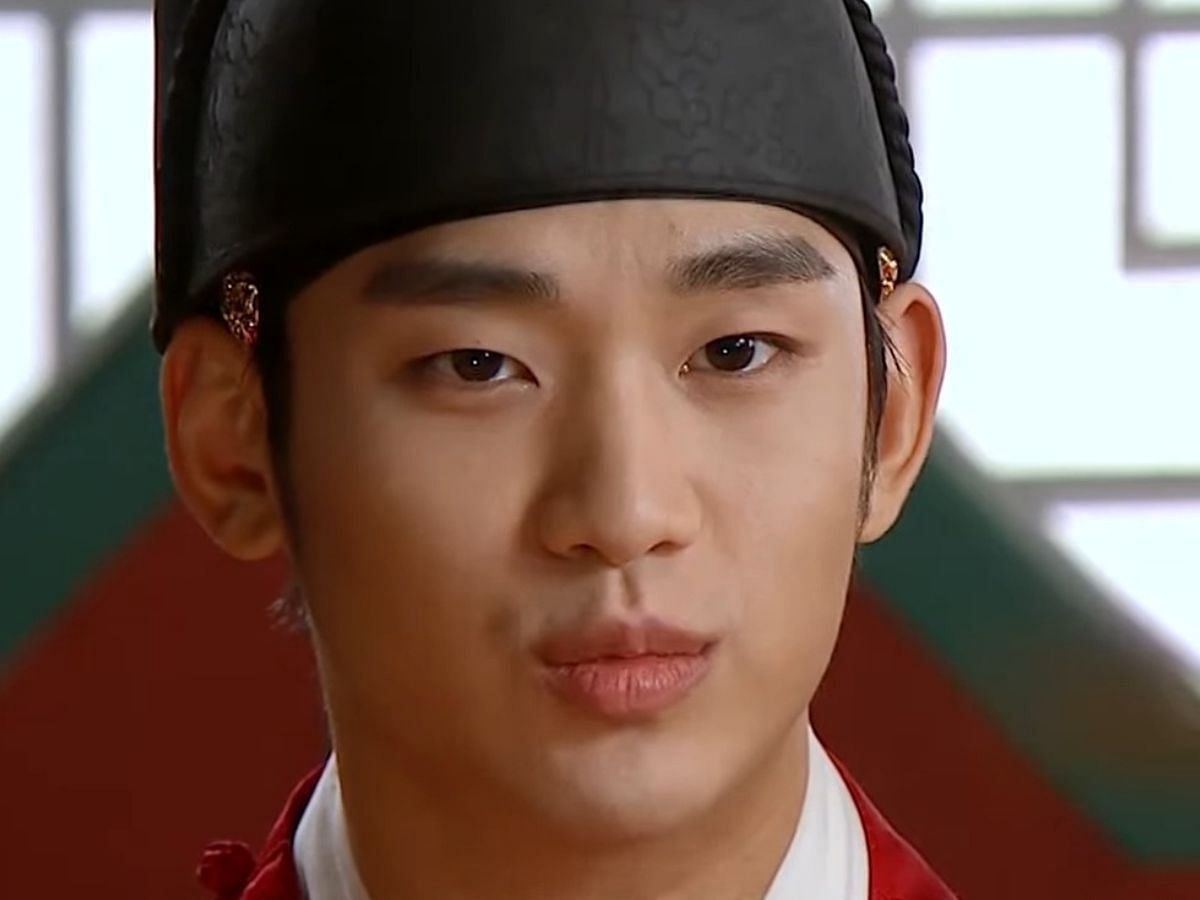 Kim Soo-hyun for Moon Embracing the Sun (Image via YouTube/KOCOWA TV)