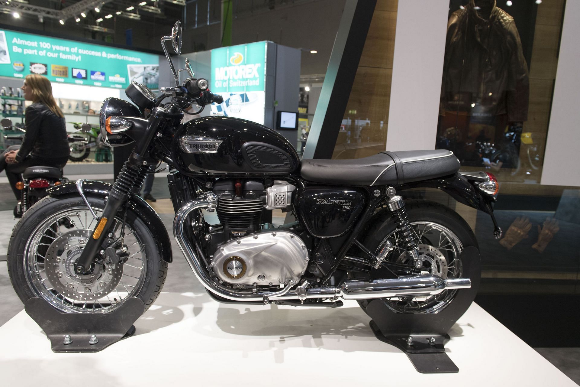 Bob Dylan owned a 1964 Triumph T100 (Image via Getty)