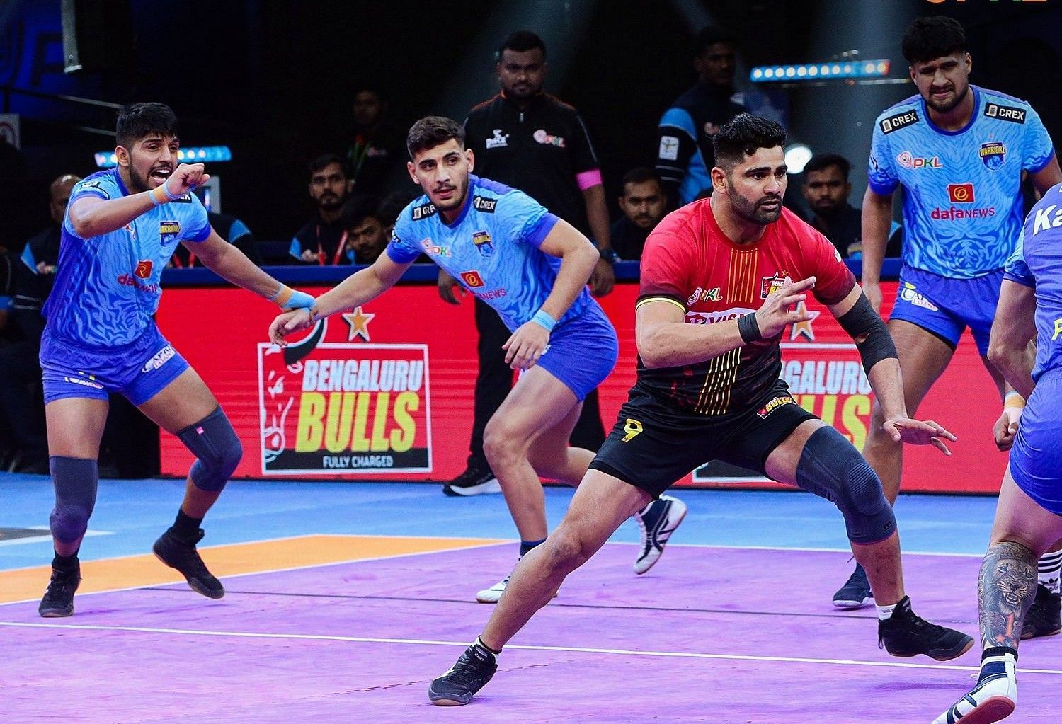 परदीप नरवाल का शानदार प्रदर्शन गया बेकार (Photo Credit - @ProKabaddi)