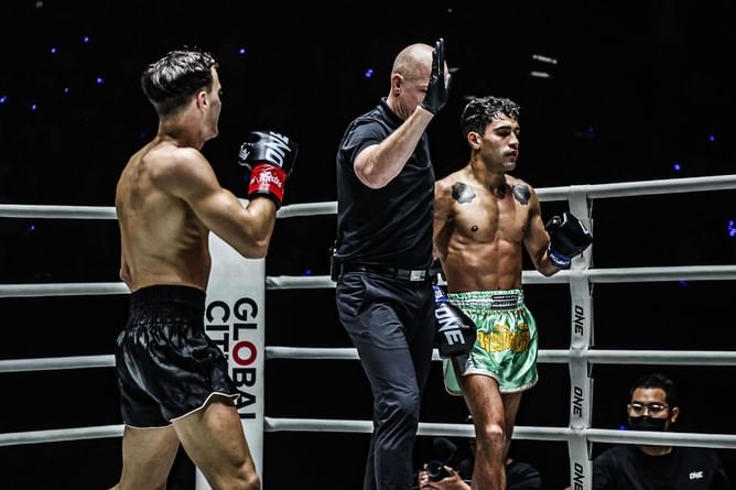 “He didn't want to engage” - Jonathan Di Bella says Rui Botelho was shocked by his ultra-aggressive approach
